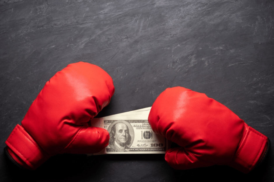 Stávky na box: Začni vyhrávať ešte dnes! - boxerské rukavice a peniaze - Vyhraj pomocou stávok na box